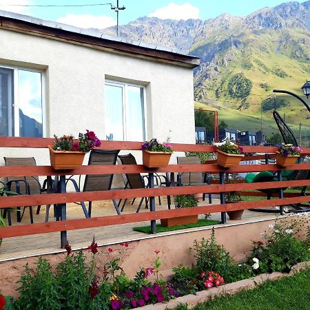 Guest House Elguja Qushashvili Stepantsminda Exterior photo