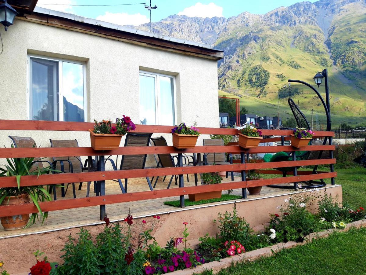 Guest House Elguja Qushashvili Stepantsminda Exterior photo