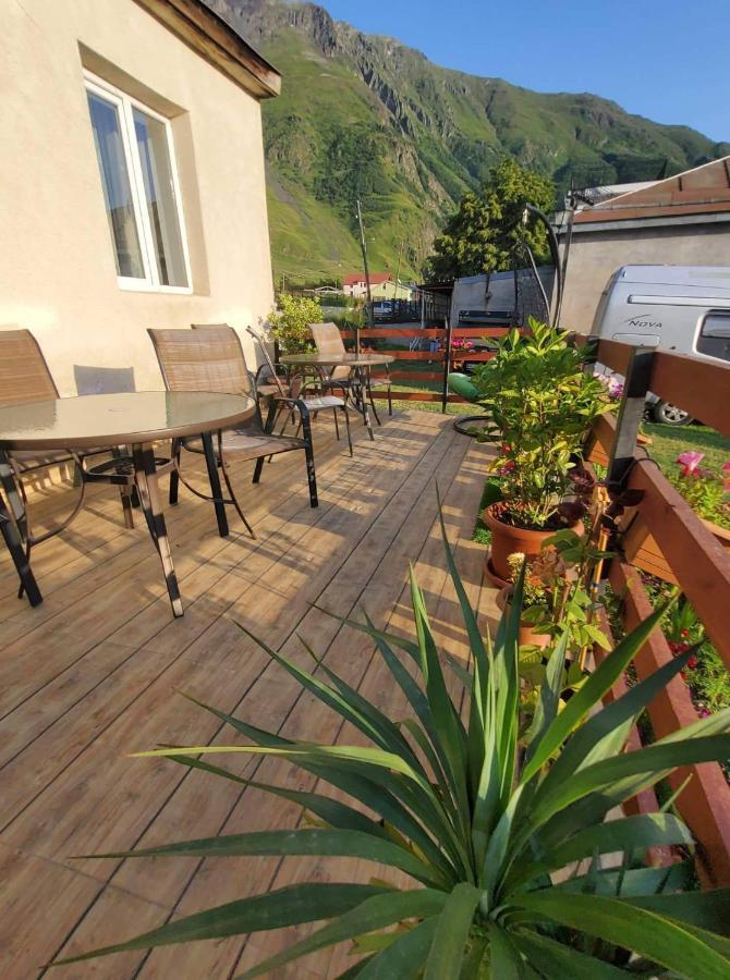 Guest House Elguja Qushashvili Stepantsminda Exterior photo