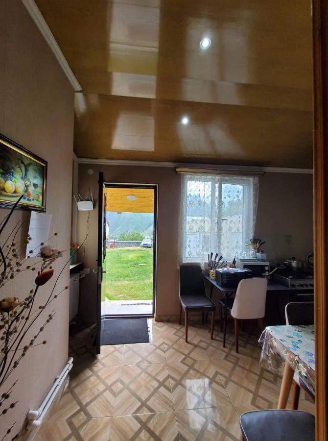 Guest House Elguja Qushashvili Stepantsminda Exterior photo